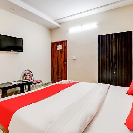 Oyo Flagship Raghuvar Palace Hotel ลัคเนา ภายนอก รูปภาพ