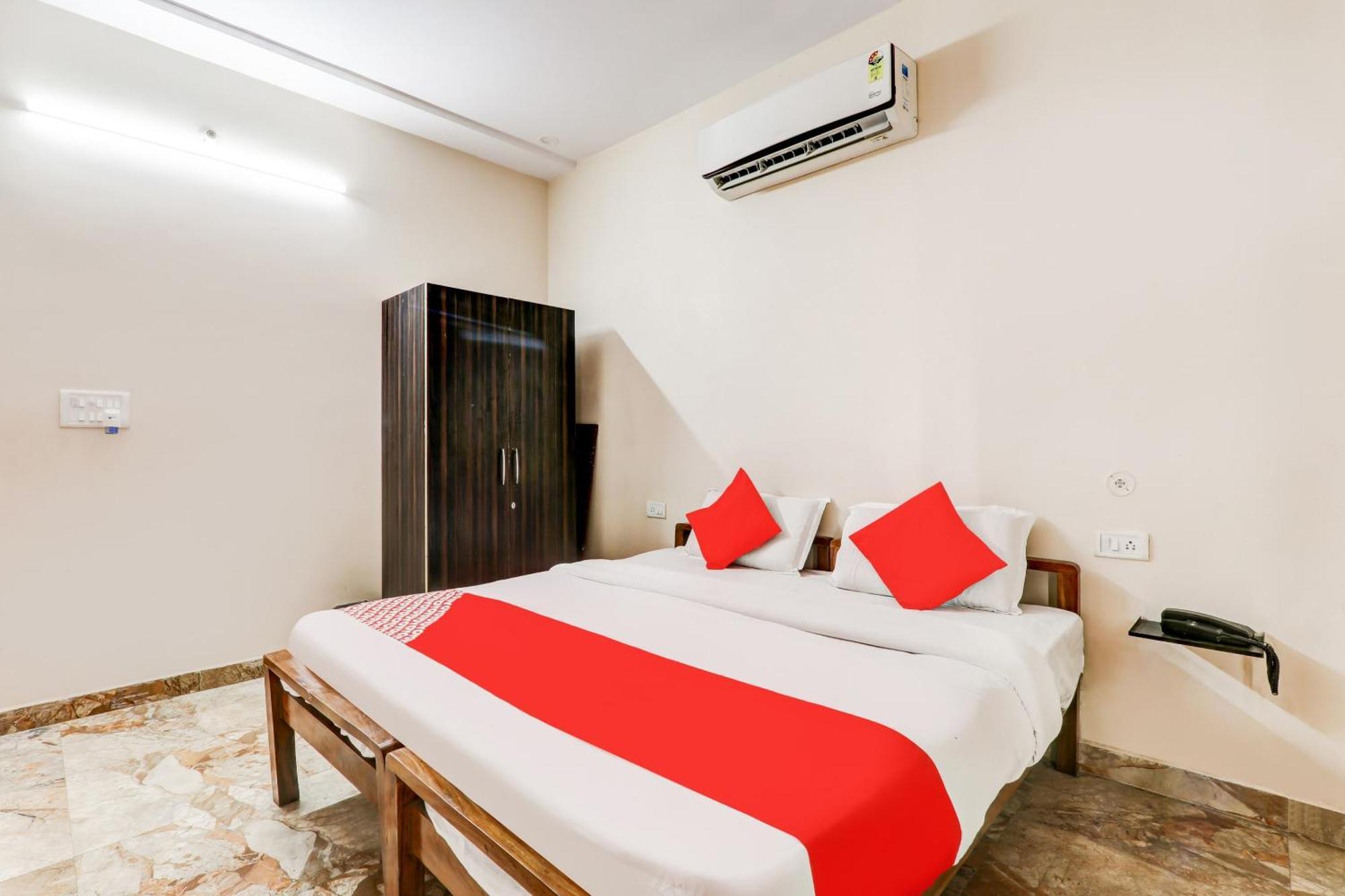 Oyo Flagship Raghuvar Palace Hotel ลัคเนา ภายนอก รูปภาพ