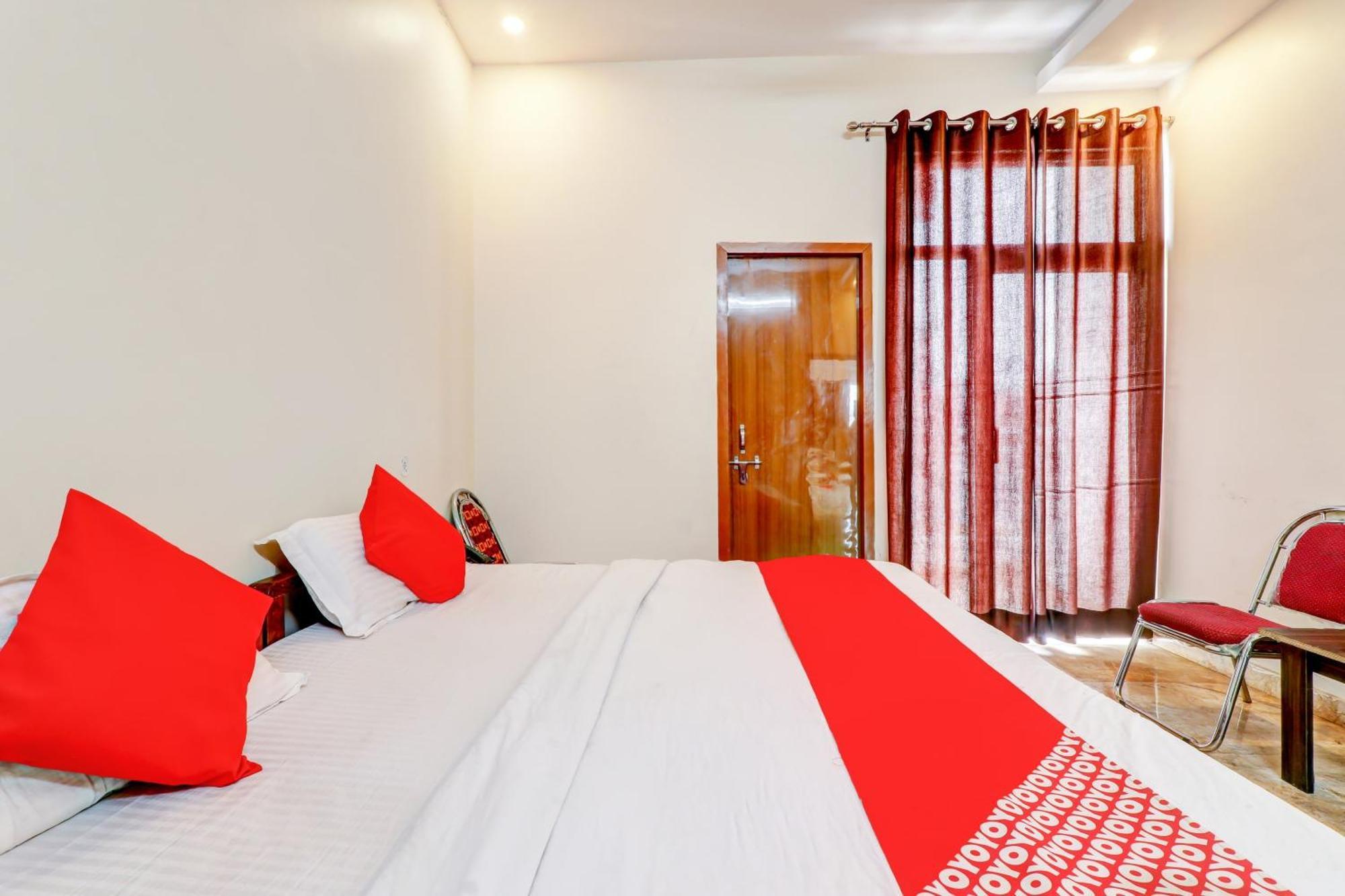 Oyo Flagship Raghuvar Palace Hotel ลัคเนา ภายนอก รูปภาพ