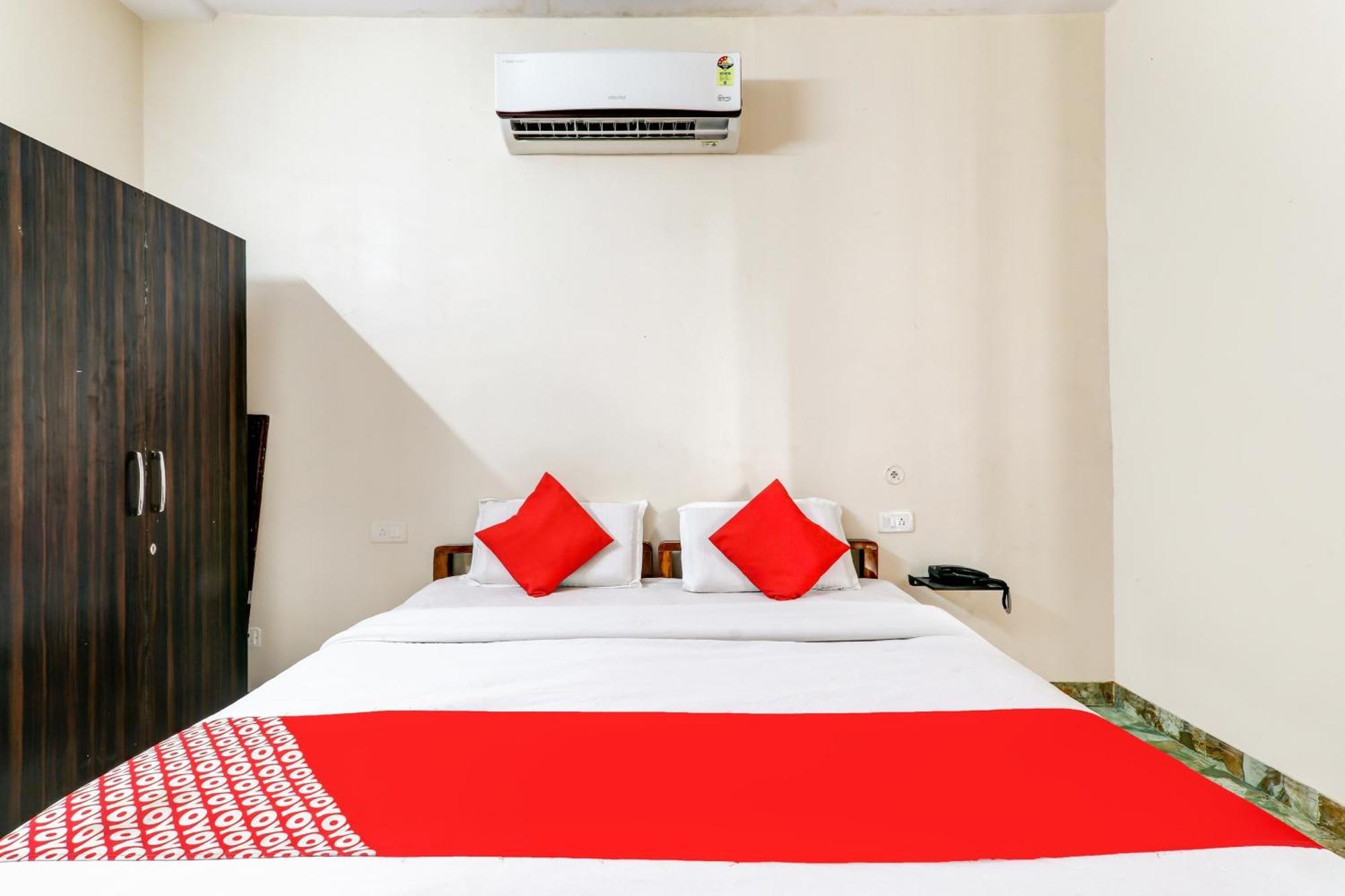 Oyo Flagship Raghuvar Palace Hotel ลัคเนา ภายนอก รูปภาพ