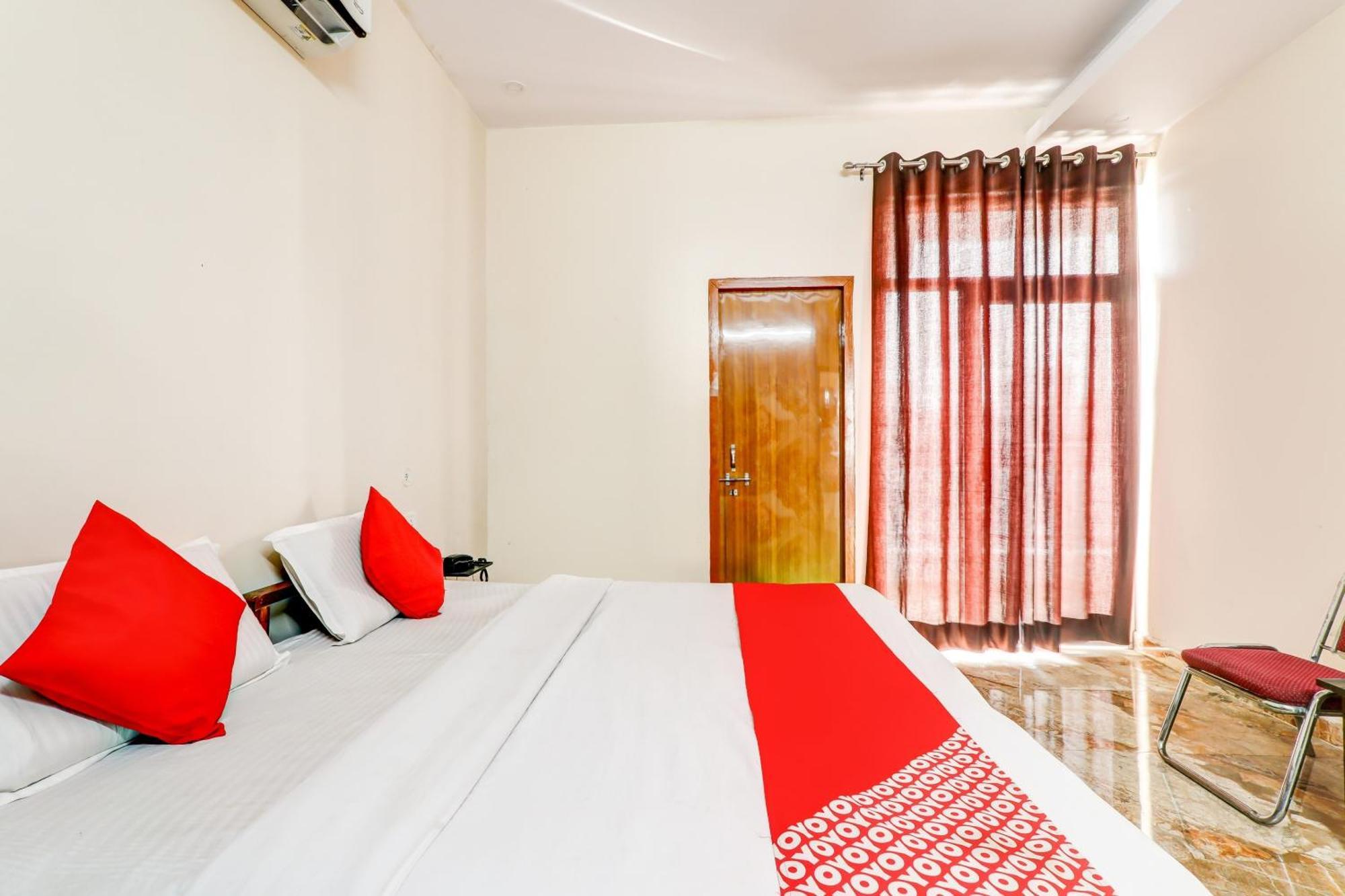 Oyo Flagship Raghuvar Palace Hotel ลัคเนา ภายนอก รูปภาพ
