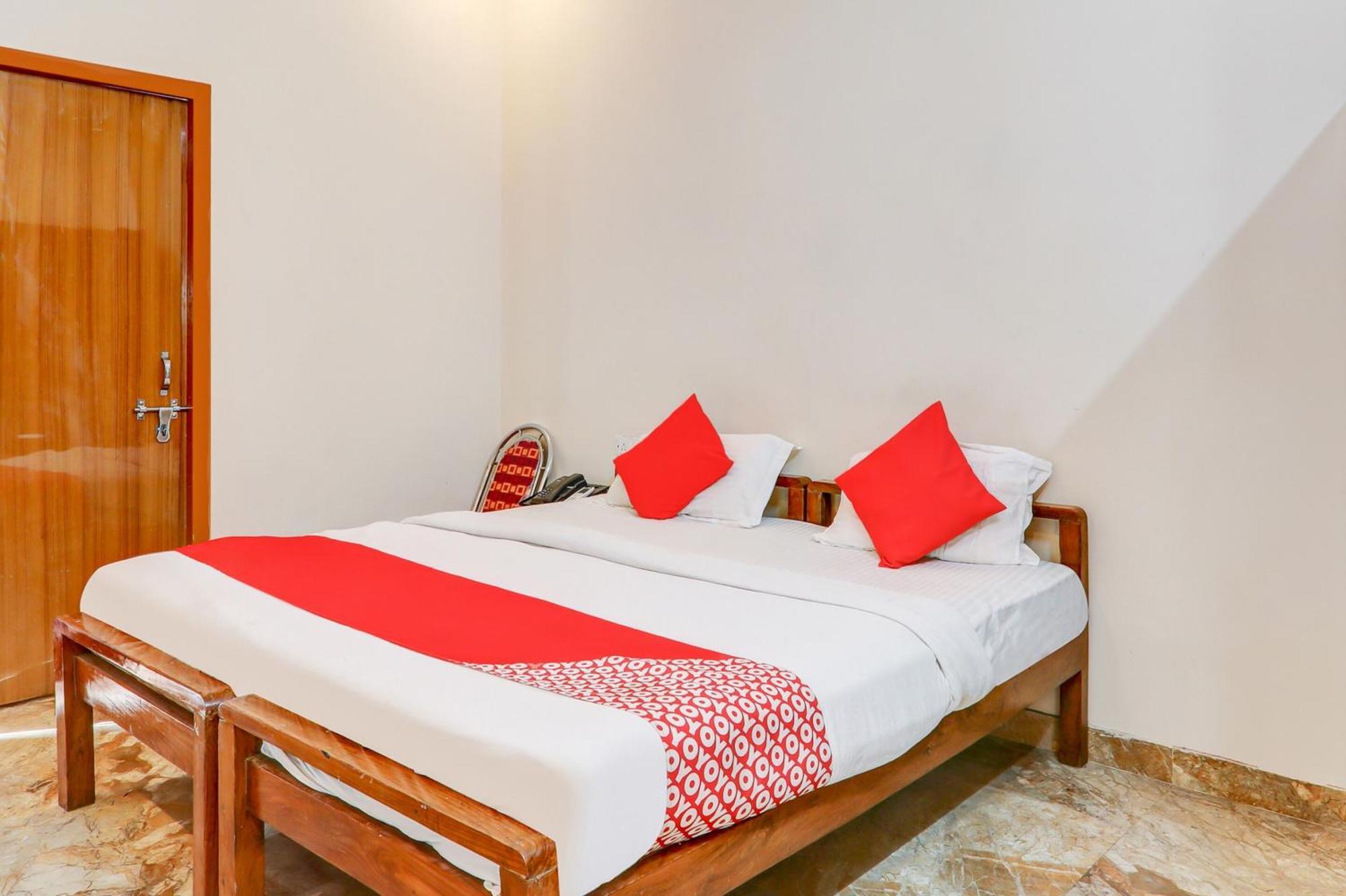 Oyo Flagship Raghuvar Palace Hotel ลัคเนา ภายนอก รูปภาพ