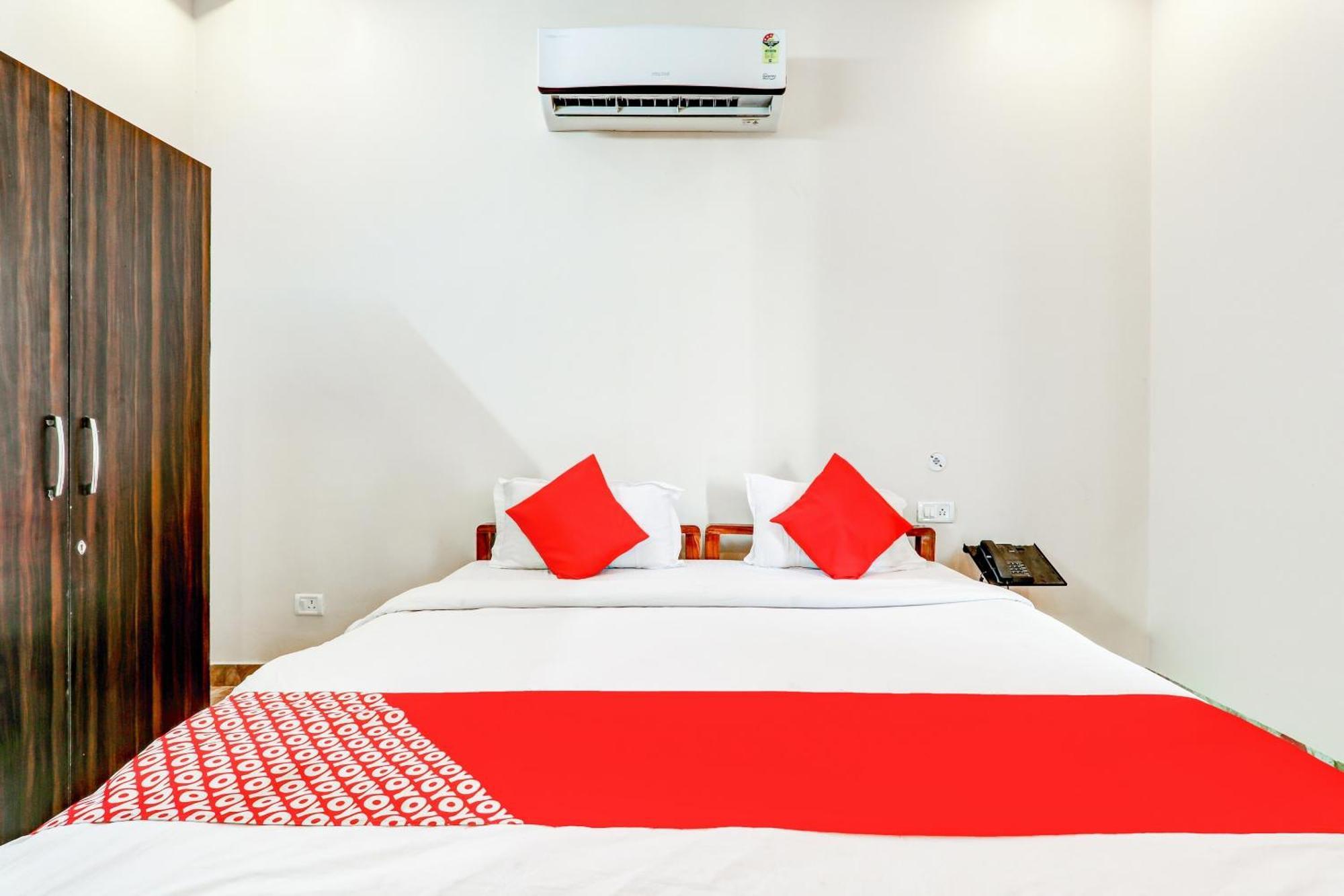 Oyo Flagship Raghuvar Palace Hotel ลัคเนา ภายนอก รูปภาพ