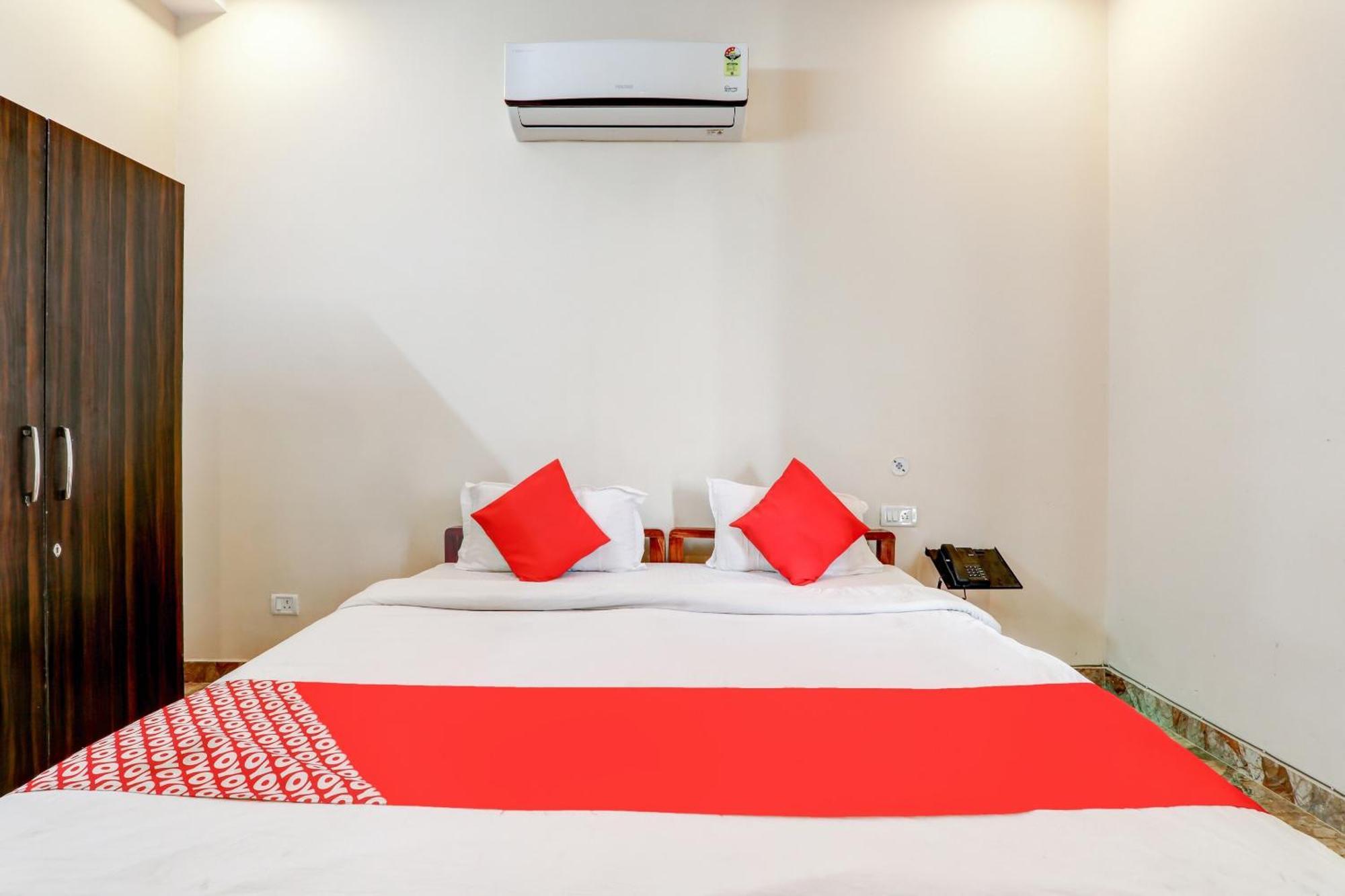 Oyo Flagship Raghuvar Palace Hotel ลัคเนา ภายนอก รูปภาพ