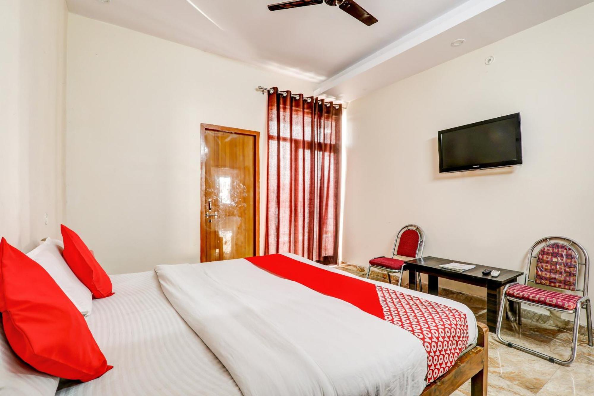 Oyo Flagship Raghuvar Palace Hotel ลัคเนา ภายนอก รูปภาพ